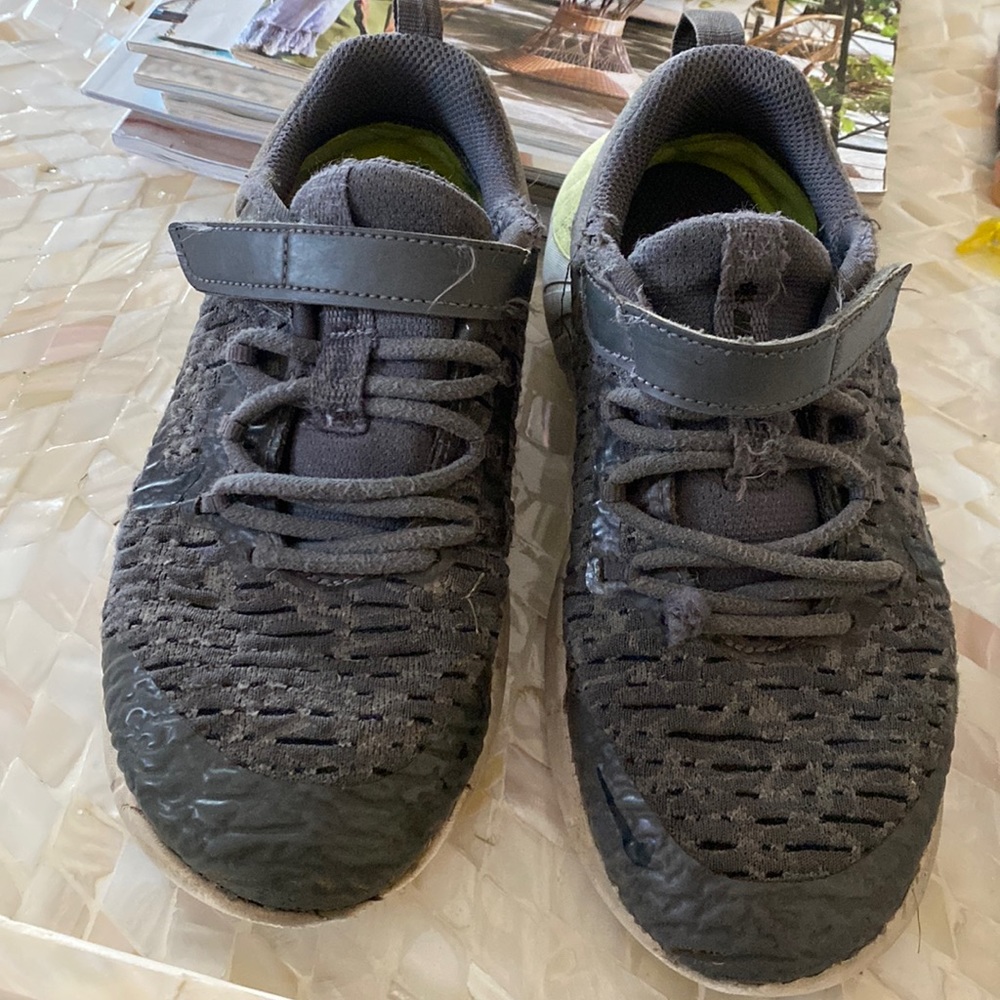 Nike kids 3Y shoes gray